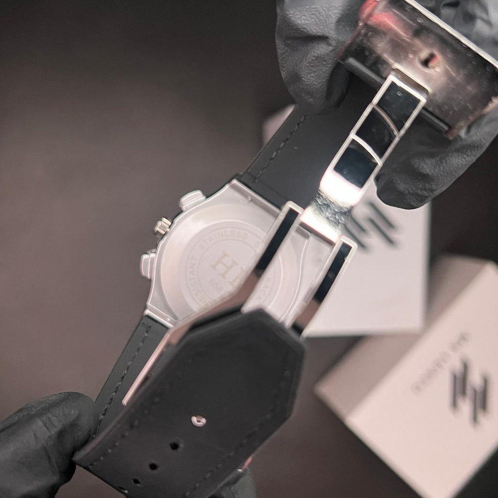 HBT Luxury Timepiece – Bold Elegance