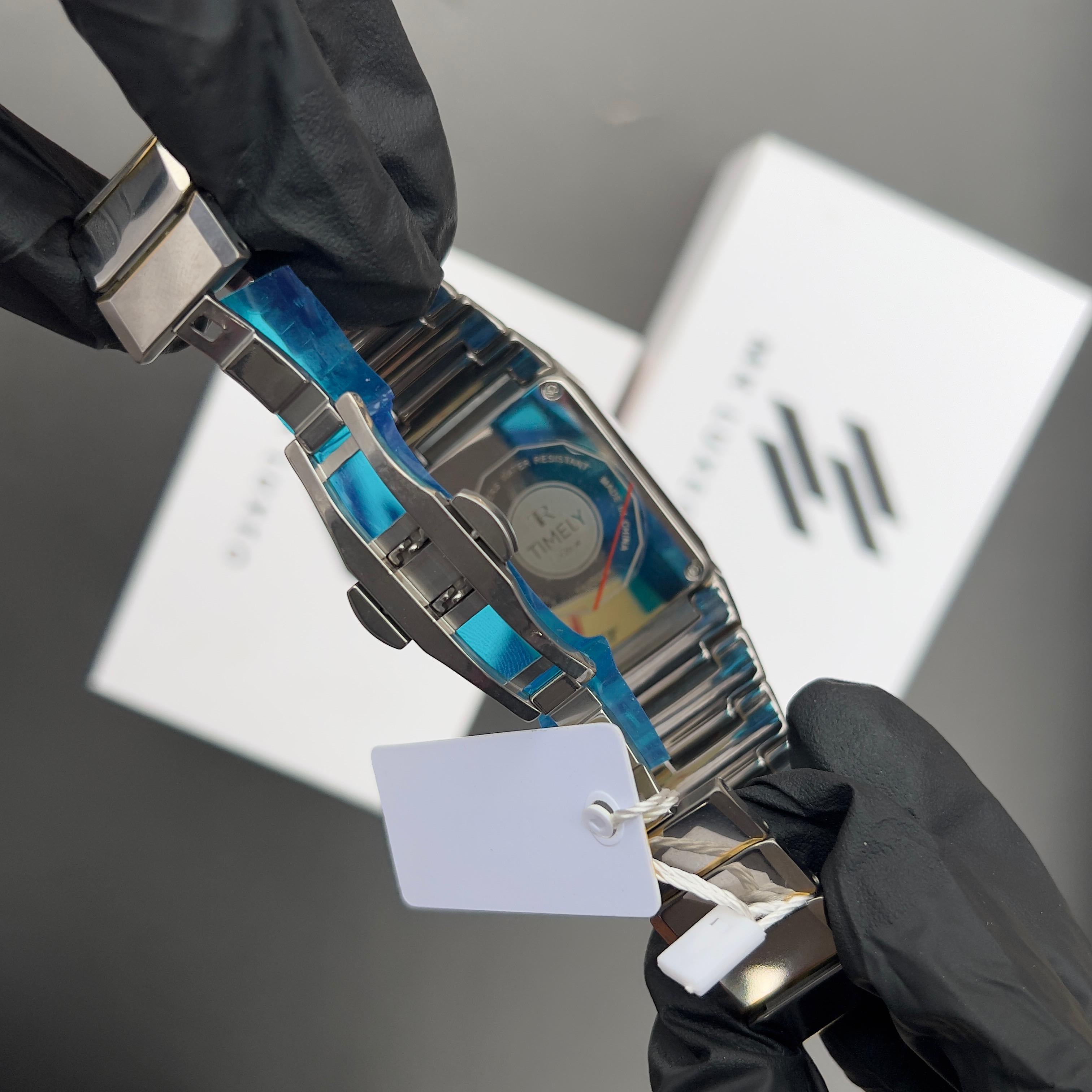 T-R Watches that respect time and tradition.