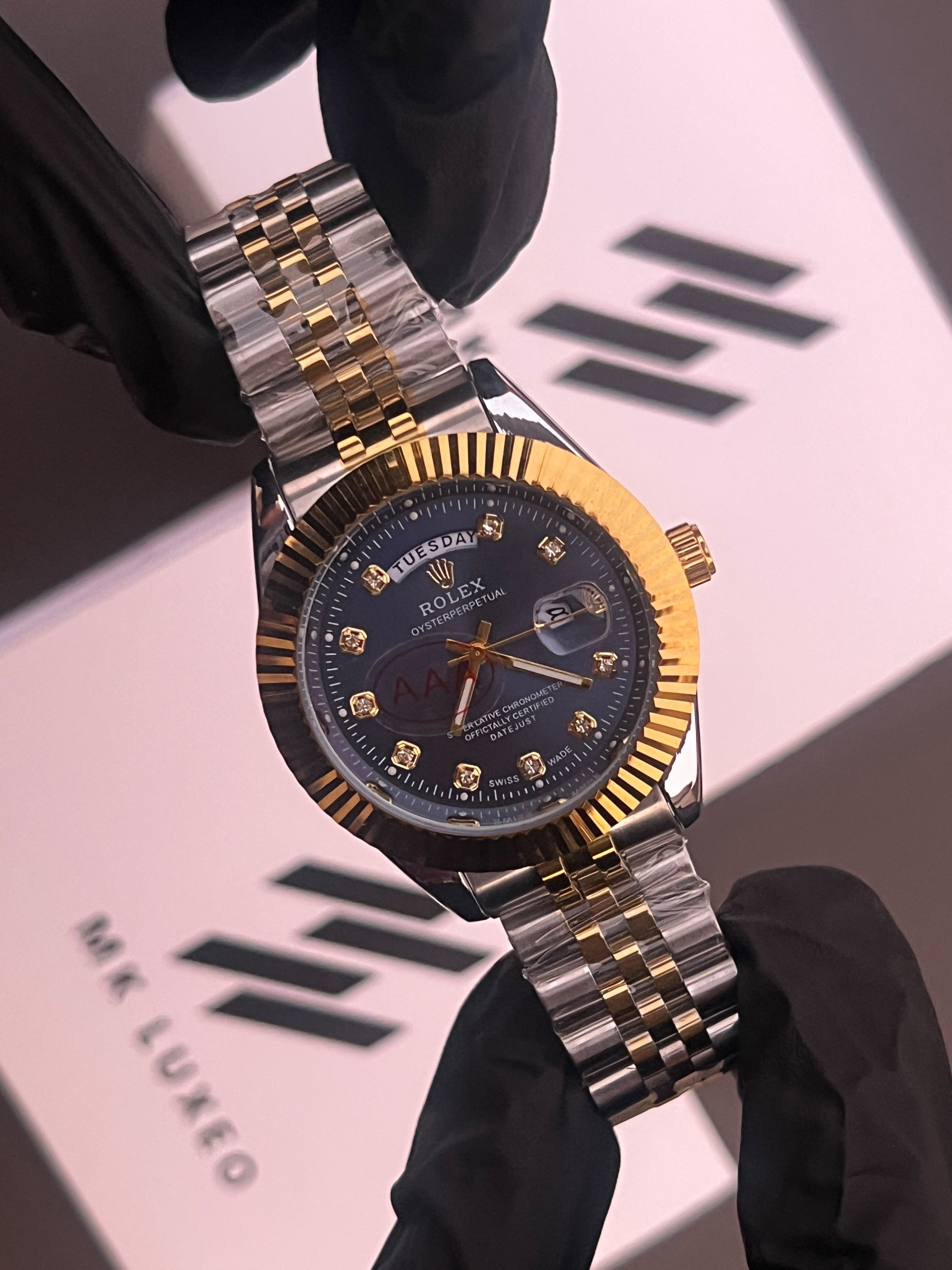 Signature Day Date Watch