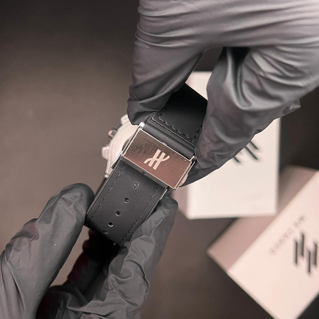 HBT Luxury Timepiece – Bold Elegance